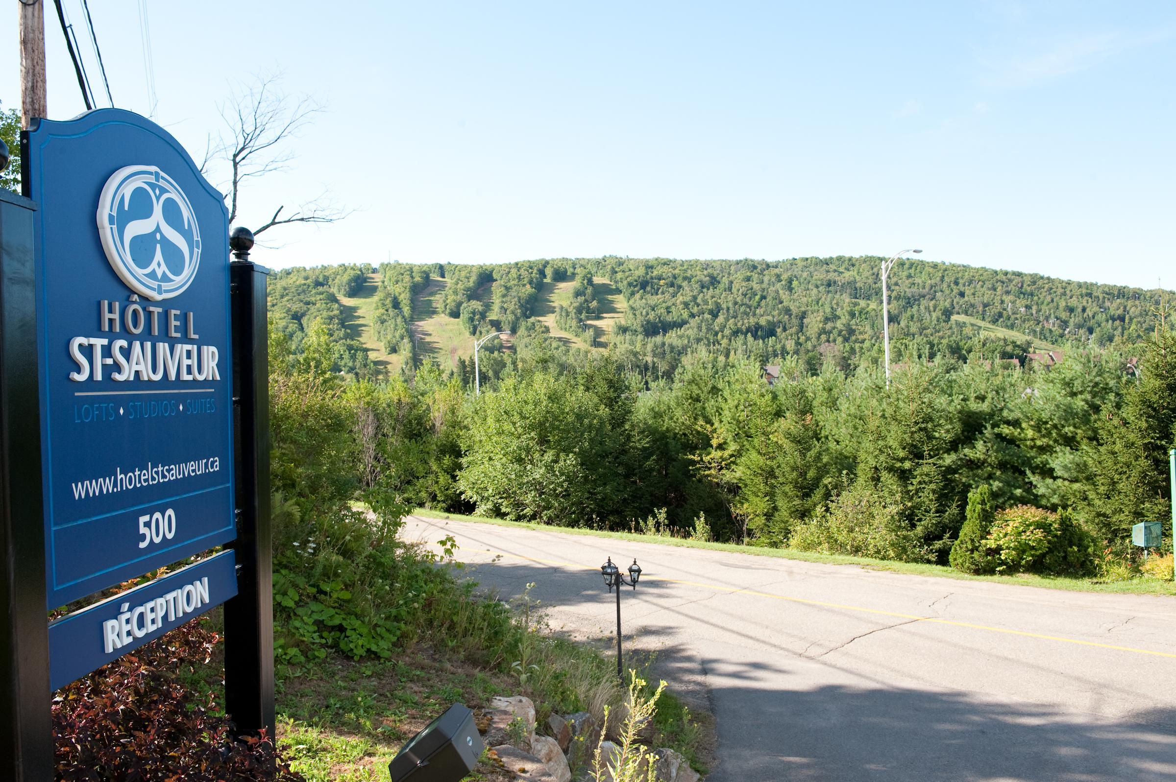 Hotel St-Sauveur Saint-Sauveur-des-Monts Exterior foto